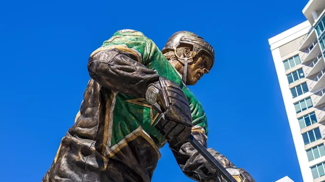 Mike Modano statue Dallas