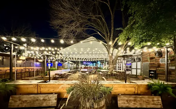 Image: After Move from Uptown to West Dallas, Henry's Majestic Closes