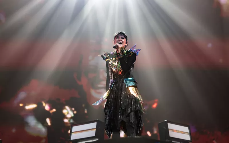 Image: Woman performing on stage