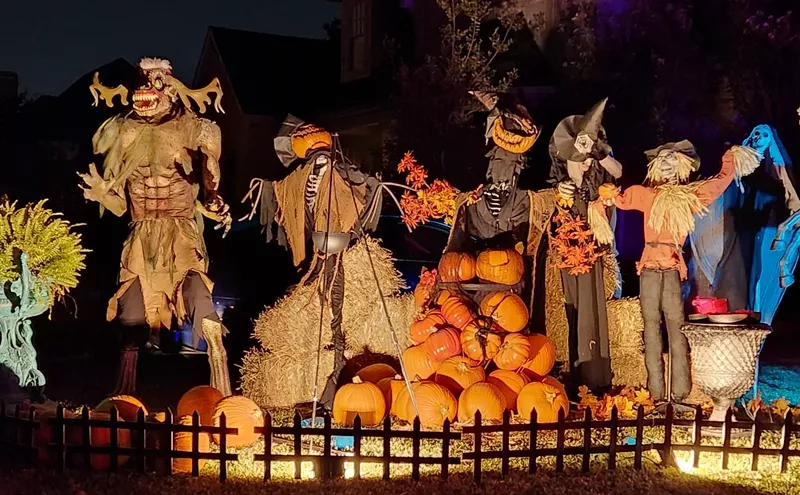 Image: Best Dallas-Forth Worth Neighborhoods for Halloween Decorations