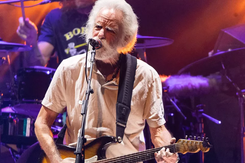Image: Bob Weir & Wolf Bros shine down on Dallas.