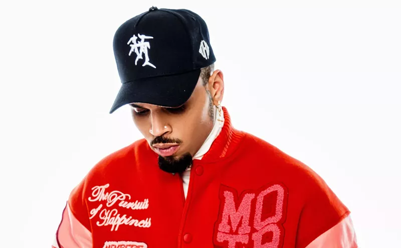 Image: Chris Brown Soared Through the Air and Sang Too Many Hits at Arlington Show