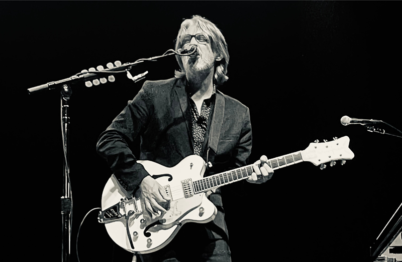 Image: Man playing guitar