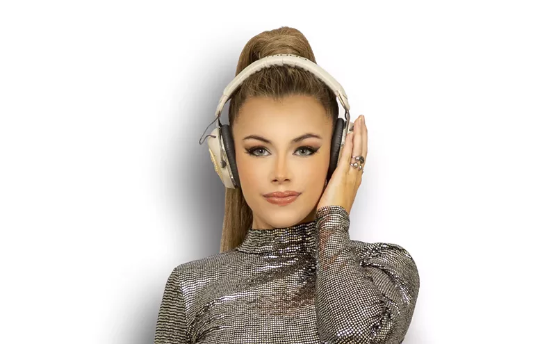 Image: Dallas' DJ B Breaks All Barriers As a Legally Blind Woman Behind the Booth