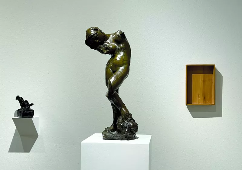 Image: A work by Rodin is juxtaposed with a simple box by Joseph Beuys, both exploring the theme of intuition.