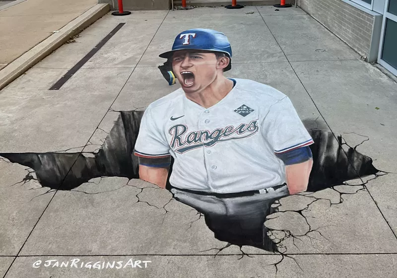 Image: Artist Jan Riggins drew a sidewalk portrait of Texas Rangers shortstop Corey Seager at the Shops at Park Lane.