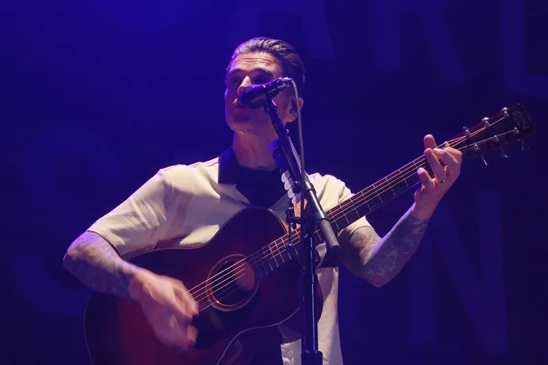 Image: Chris Carrabba pours his heart into every strum, captivating the crowd with his timeless voice and raw emotion.
