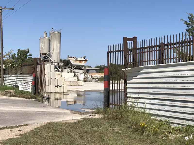 Image: After Dallas approved tighter restrictions on new batch plants in the city, the state is looking into them too.