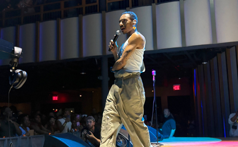 Image: Erykah Badu Collaborator Durand Bernarr Motivates Everyone to Be Their Best Selves at Sold-Out Dallas Show