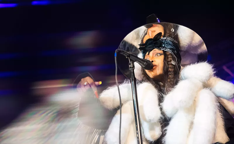 Image: Erykah Badu Sings About Love With Rapsody