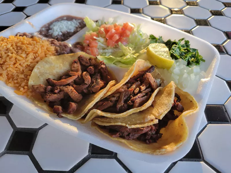 Image: The taco plate at Tacos la Gloria