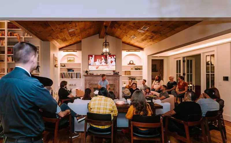 Image: For 20 Years, a Denton Group Has Gathered to Drink and Think Together