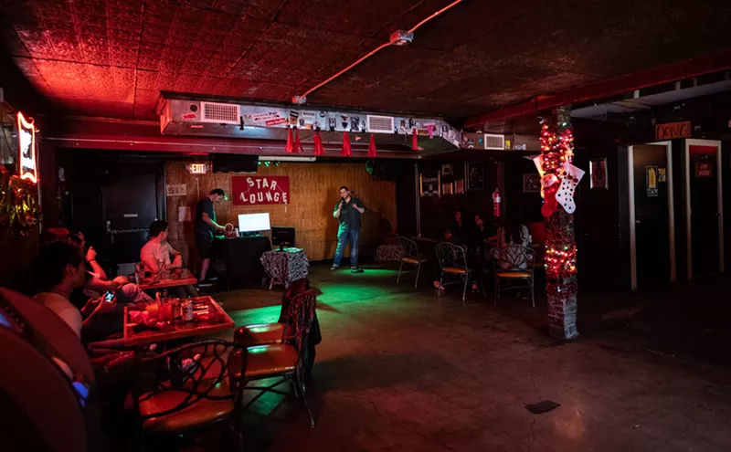 Image: Fornicators Keep Breaking a Dallas Bar’s Sink