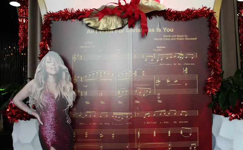Image: Get All the Glittery Details on Mariah Carey's Holiday Pop-Up Bar