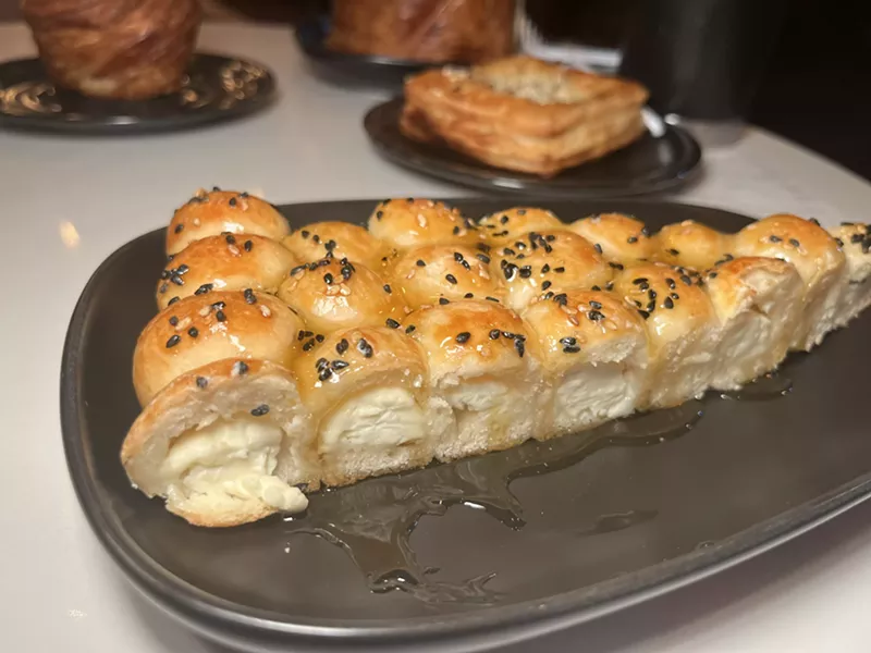 Image: The typical Yemeni honeycomb bread is dotted with sesame seeds and honey.