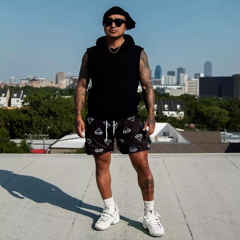 Image: Get ready to see some serious leg, because it's a hoochie daddy shorts summer.