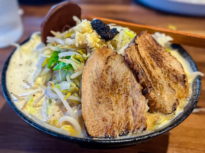 Image: Moriya Jiro style Ramen: bean sprouts, cabbage, pork chashu, minced garlic, roasted black garlic