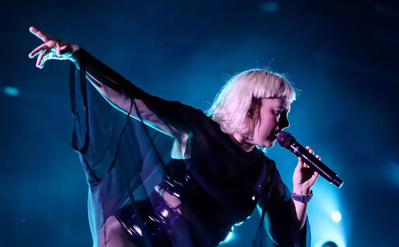 Image: Sylvan Esso's Spellbinding Show Made Up for the Band's Inspo From Other Artists