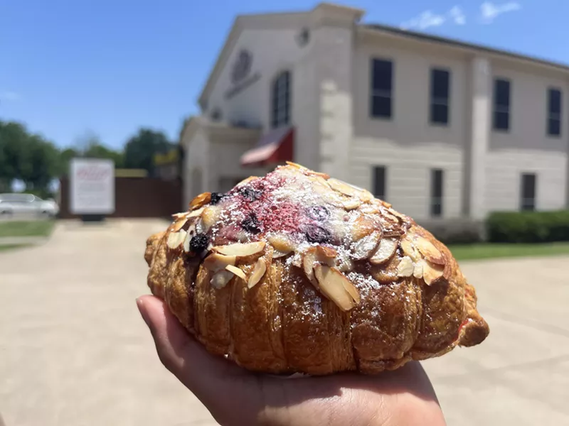 Image: Berry almond croissant from Ollio