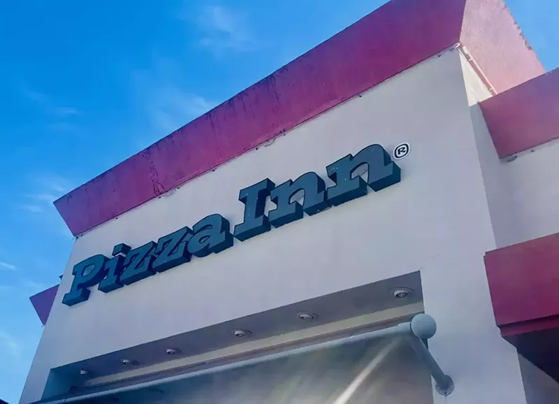 Image: exterior of Pizza Inn Dallas