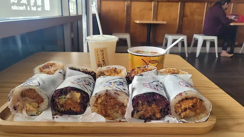 Image: From left to right: bacon, tao in purple rice, traditional, Taiwan in purple rice, sweet