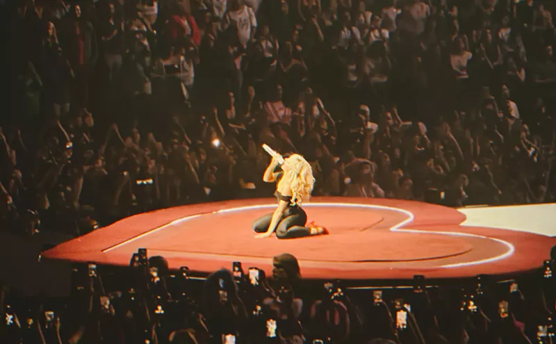 Image: Sabrina Carpenter Was Sweet, Spooky and Sensational at Her Halloween Concert in Dallas