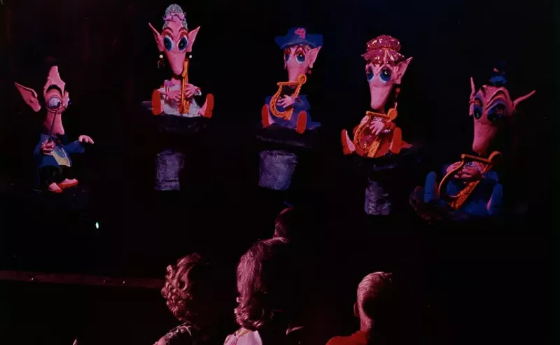 Image: Guests meet The Speelunkers from the Six Flags Over Texas dark boat ride The Cave that ran from 1964-1991.