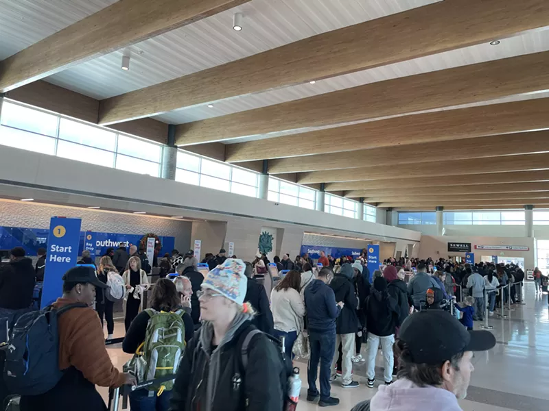 Image: Passengers line up at Southwest Airlines' Love Field ticket counter following thousands of flight cancellations.
