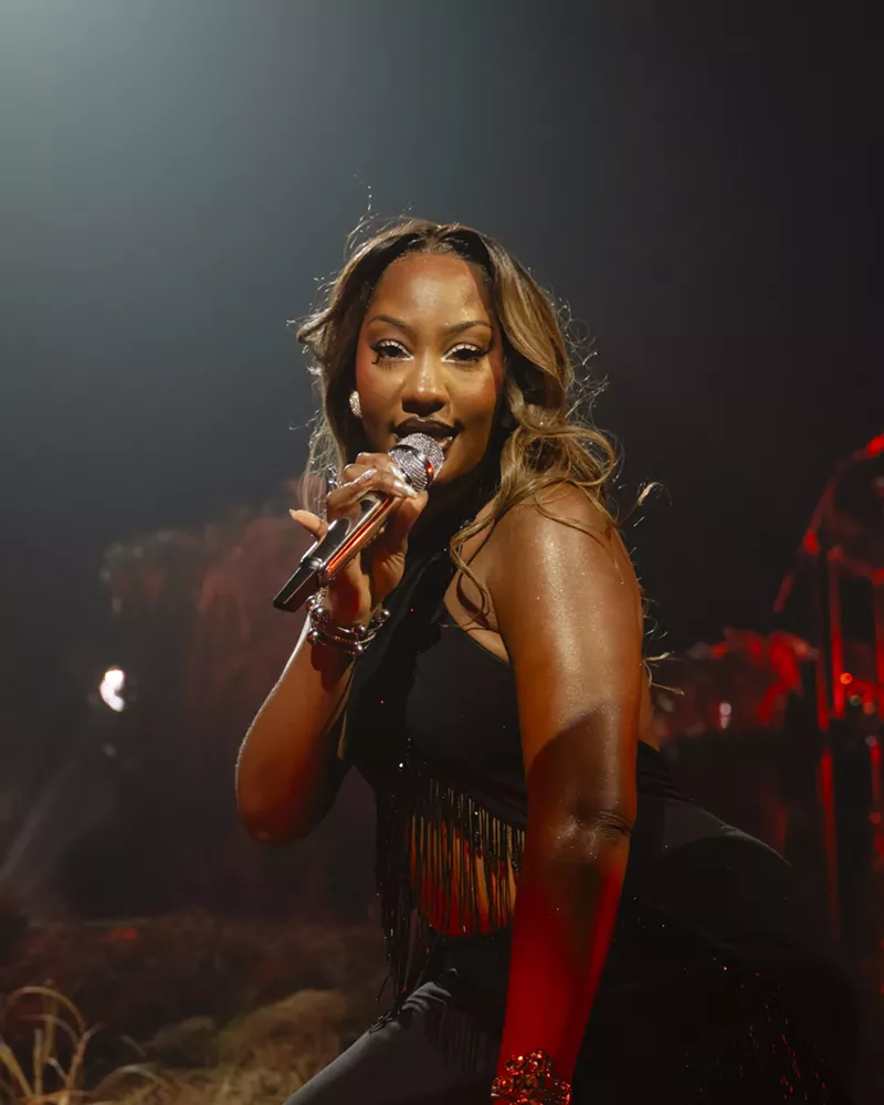 Image: Nigerian-born singer Temas performing at Dallas' South Side Ballroom.