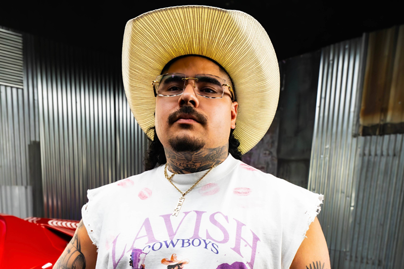 Image: Man with a cowboy hat and glasses