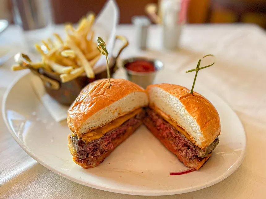 Bistro 31's cheeseburger