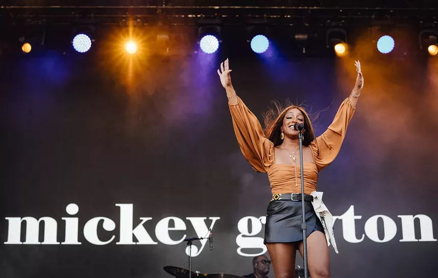 Mickey Guyton playing ACL.