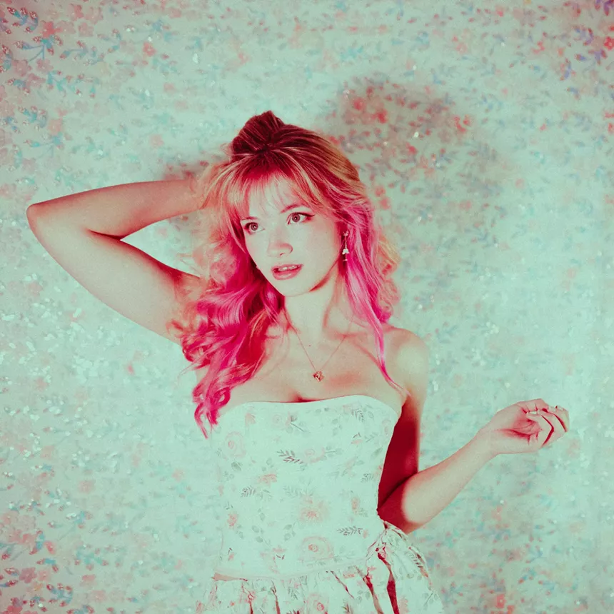 Singer Ella Red