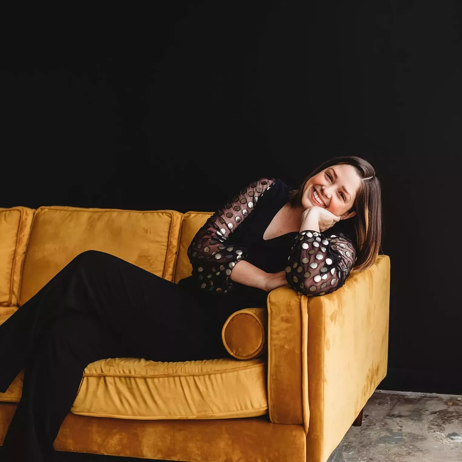 Dallas Comedian Dani Bee Got Her Start Speaking At Funerals - Vimarsana News