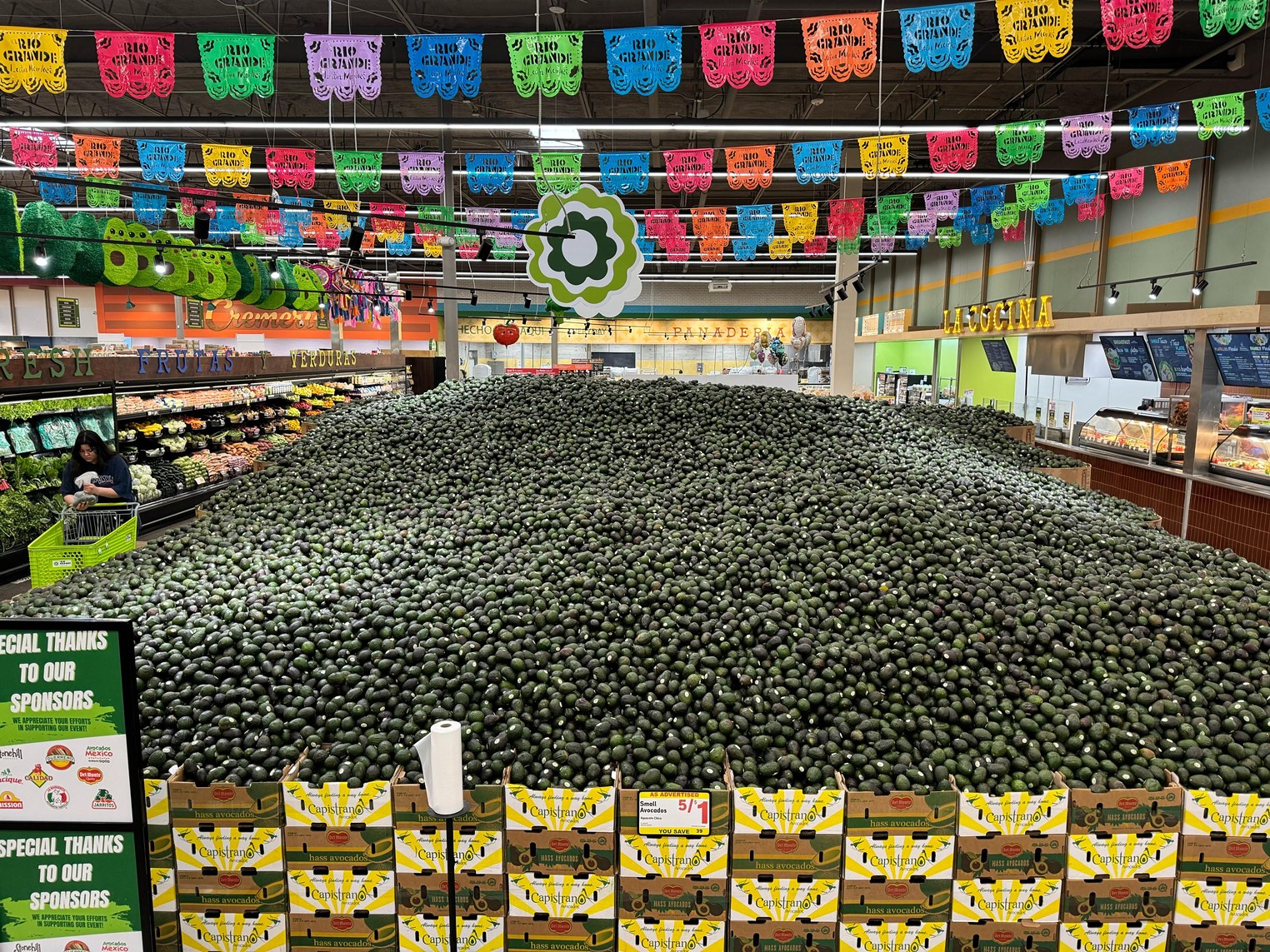 Dallas Grocery Store’s Bold Attempt to Create World’s Biggest Avocado Exhibit