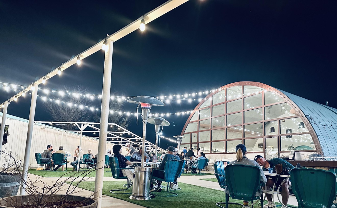 Wriggly Tin, a Spacey Spot for Drinks and Pizza, Blasts Off in Fair Park